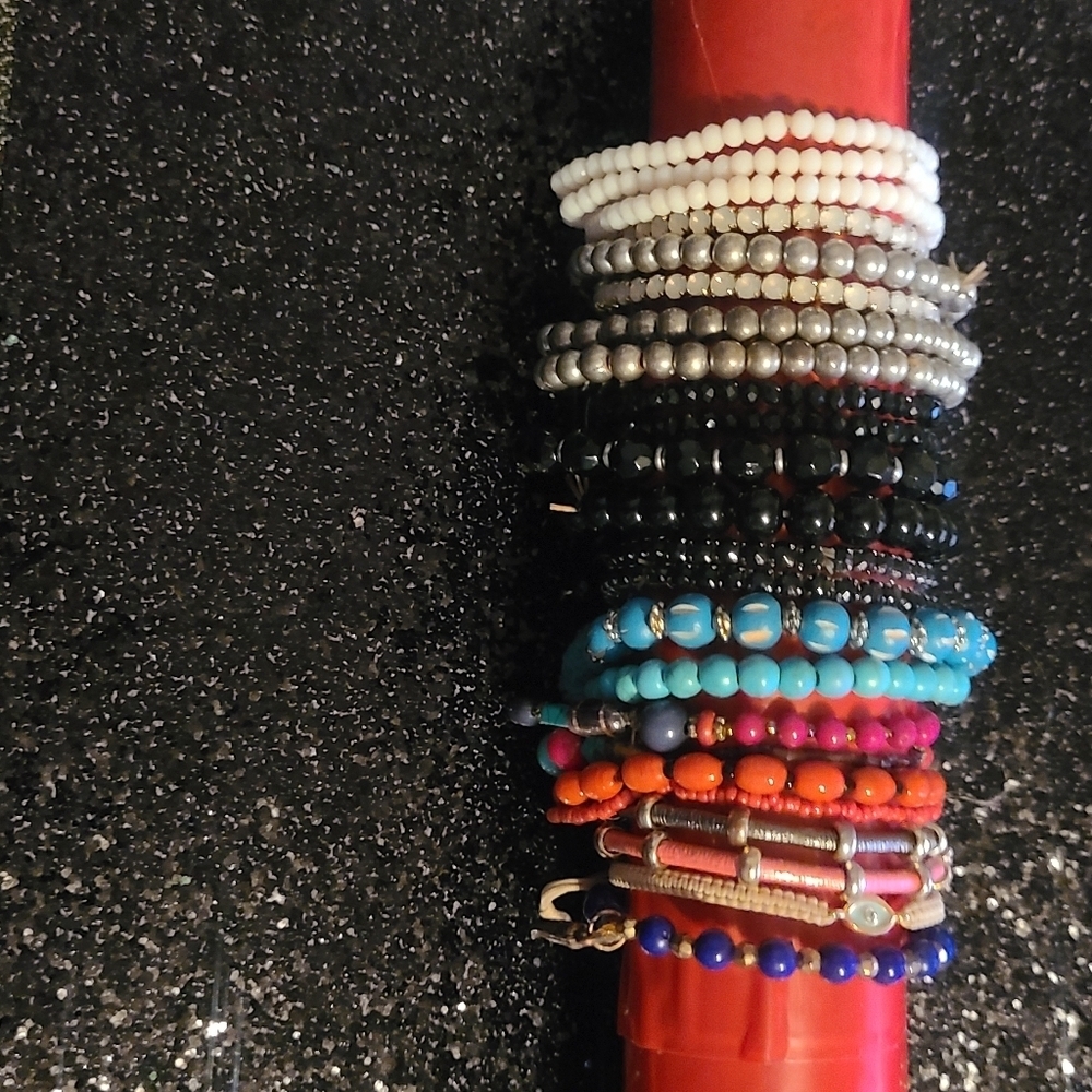 Stretch Beady Bracelets qty 31 or 32 vintage Hp🔥🔥🔥🔥 - Picture 3 of 4